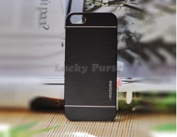 Чехол-бампер для iPhone 5S/5 motomo (черный)